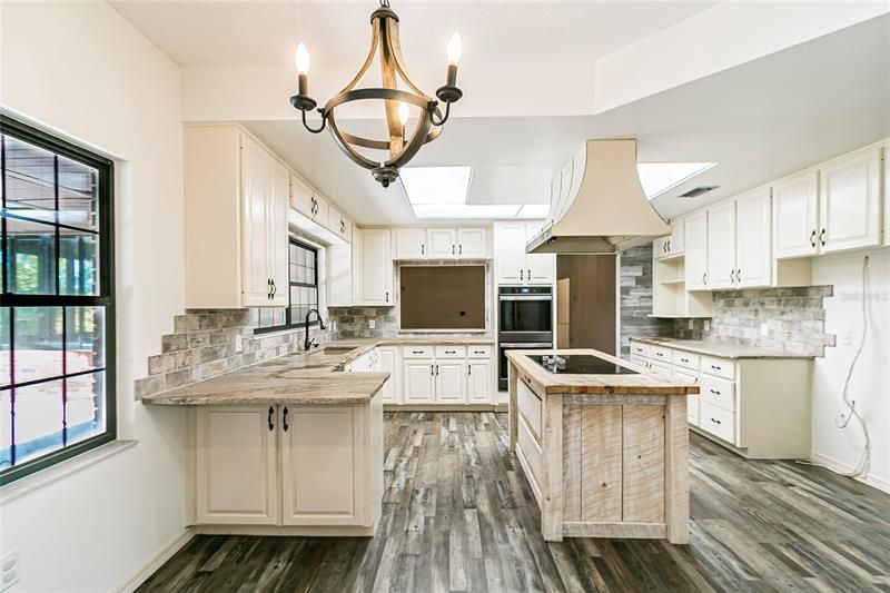 Recently Sold: $4,000,000 (3 beds, 3 baths, 2866 Square Feet)