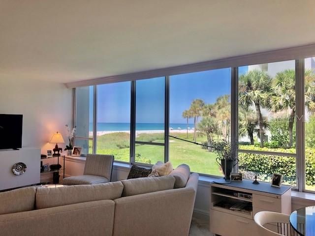 Recently Sold: $987,400 (2 beds, 2 baths, 1492 Square Feet)