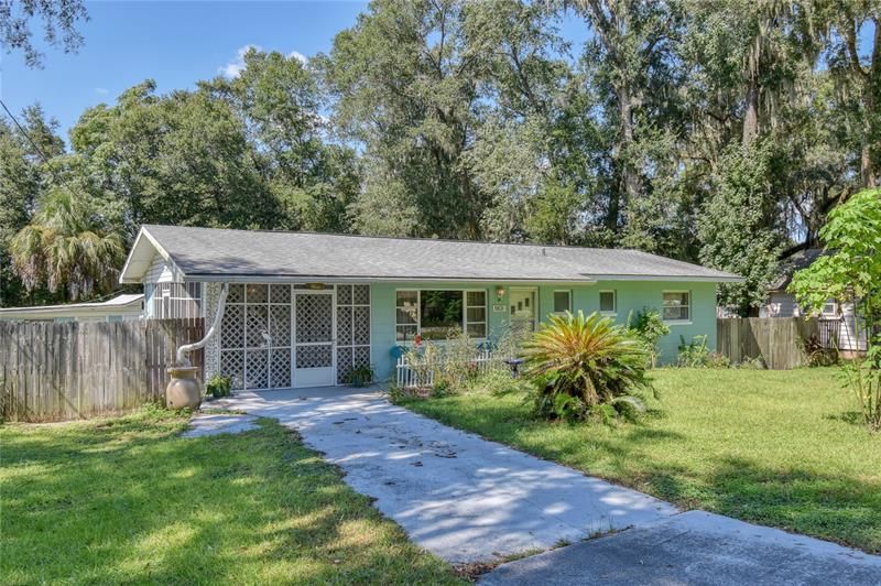 Recently Sold: $167,500 (3 beds, 2 baths, 1040 Square Feet)