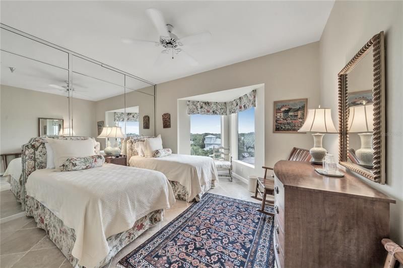 Recently Sold: $1,900,000 (3 beds, 3 baths, 1953 Square Feet)