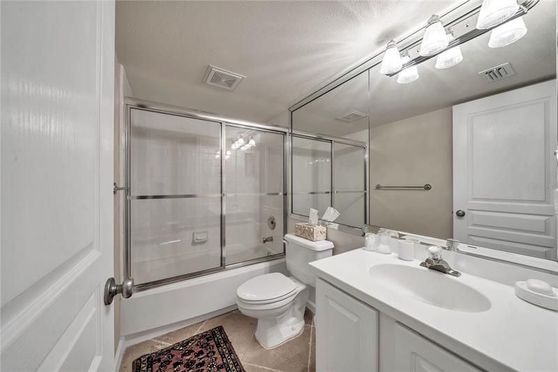 最近售出: $1,900,000 (3 贝兹, 3 浴室, 1953 平方英尺)