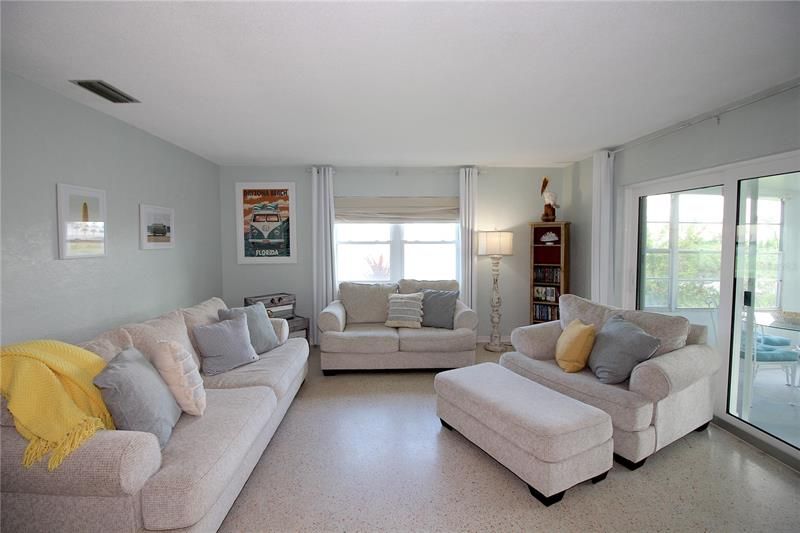 Recently Sold: $384,900 (3 beds, 2 baths, 1676 Square Feet)