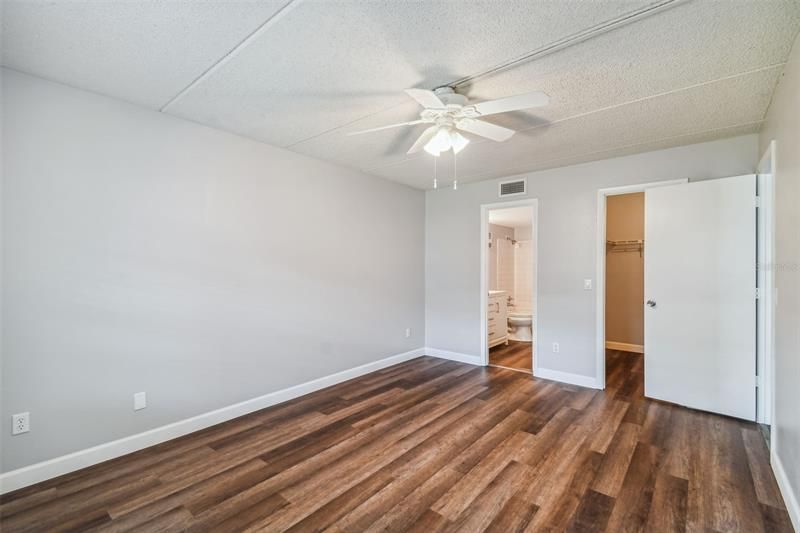 Recently Sold: $239,900 (2 beds, 2 baths, 904 Square Feet)