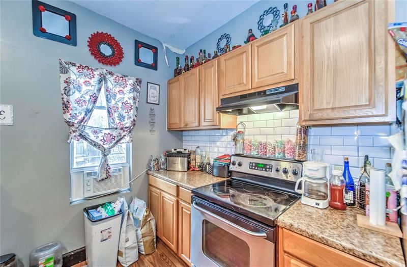 Recently Sold: $185,000 (3 beds, 2 baths, 1551 Square Feet)