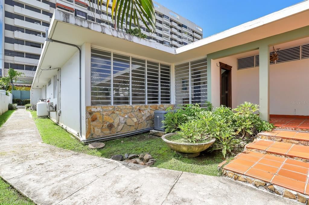 Под контрактом: $550,000 (3 спален, 3 ванн, 0 Квадратных фут)