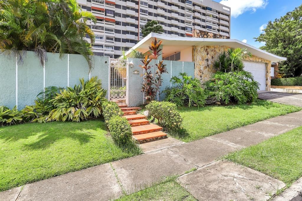 Под контрактом: $550,000 (3 спален, 3 ванн, 0 Квадратных фут)