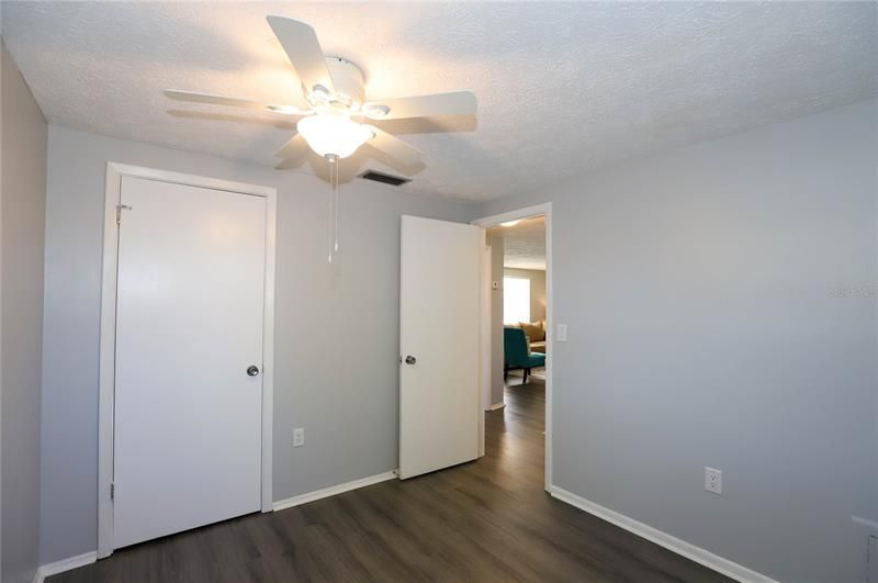 Recently Sold: $224,900 (2 beds, 1 baths, 1160 Square Feet)