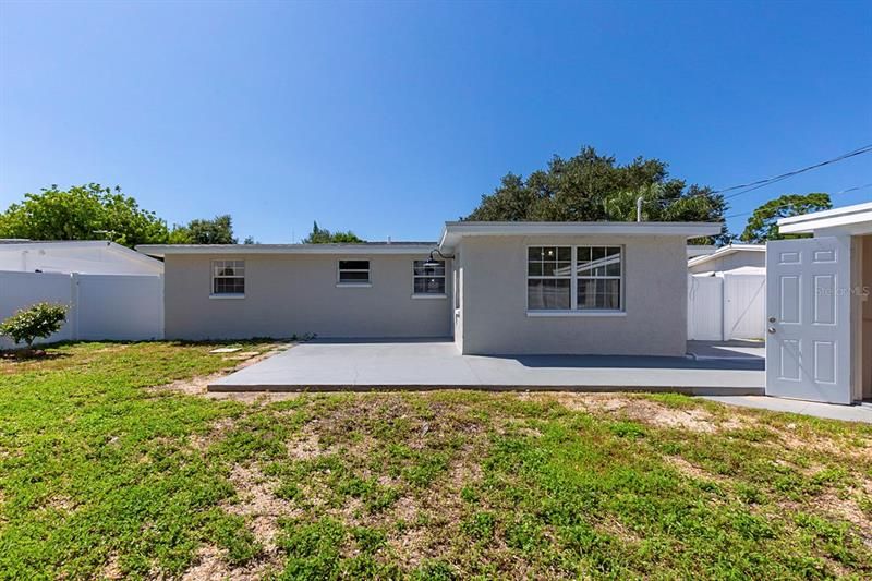 Recently Sold: $235,000 (2 beds, 1 baths, 956 Square Feet)