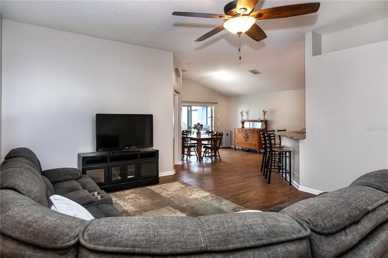 Recently Sold: $375,000 (3 beds, 2 baths, 1640 Square Feet)