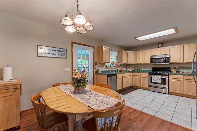 Recently Sold: $324,000 (3 beds, 2 baths, 1350 Square Feet)