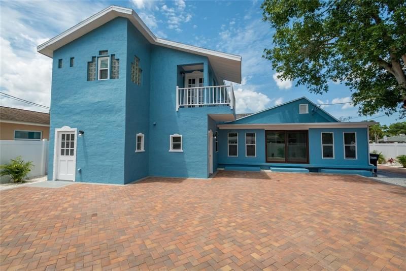 Recently Sold: $440,000 (3 beds, 3 baths, 2745 Square Feet)