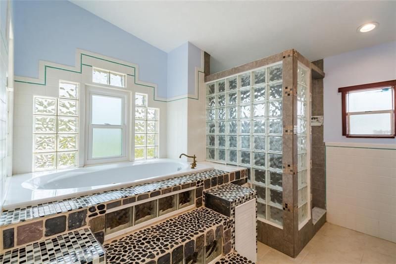 最近售出: $440,000 (3 贝兹, 3 浴室, 2745 平方英尺)