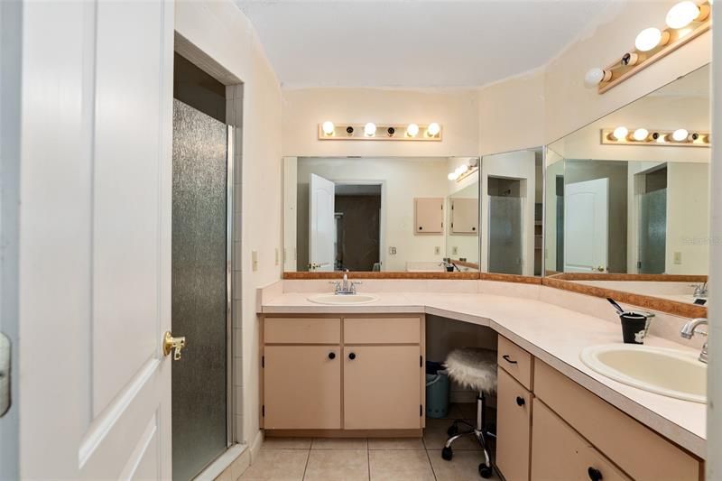 最近售出: $434,000 (3 贝兹, 2 浴室, 1787 平方英尺)