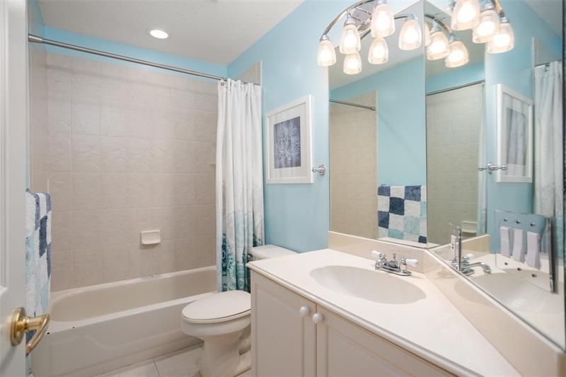 Недавно арендовано: $6,500 (5 спален, 4 ванн, 5378 Квадратных фут)