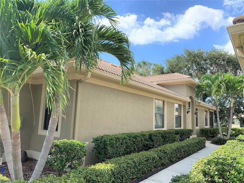 Recently Sold: $427,000 (2 beds, 2 baths, 1474 Square Feet)