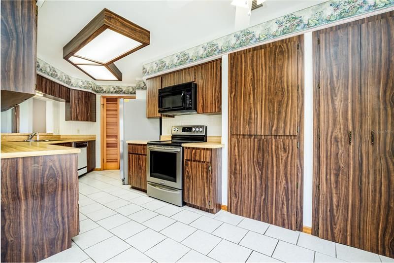 Kitchen with plenty of storage/cabinet space!