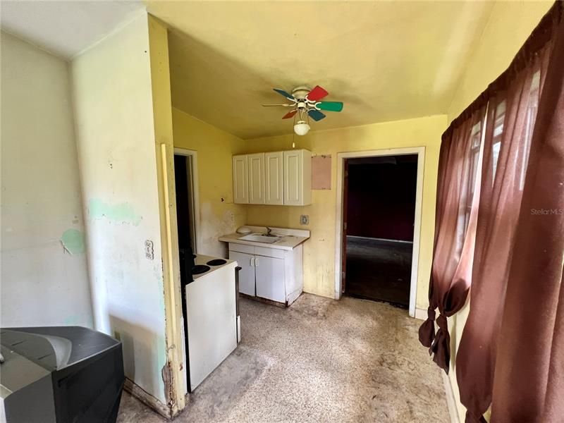 Vendido Recientemente: $230,000 (4 camas, 0 baños, 1365 Pies cuadrados)