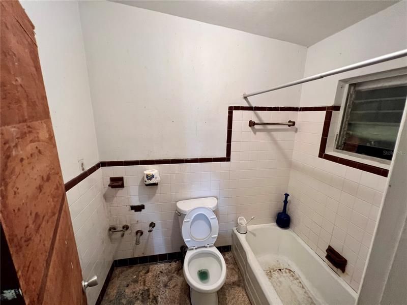 Vendido Recientemente: $230,000 (4 camas, 0 baños, 1365 Pies cuadrados)