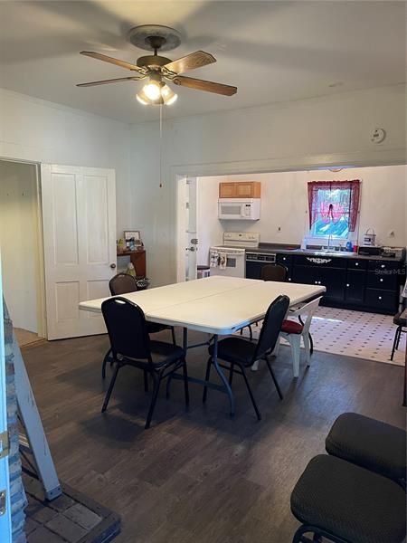 Recently Sold: $150,000 (3 beds, 1 baths, 1328 Square Feet)