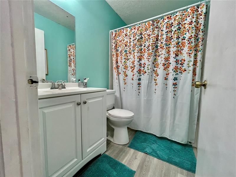 最近售出: $249,900 (3 贝兹, 2 浴室, 1387 平方英尺)