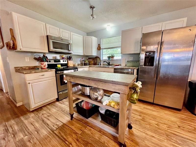 Recently Sold: $199,999 (3 beds, 1 baths, 1248 Square Feet)