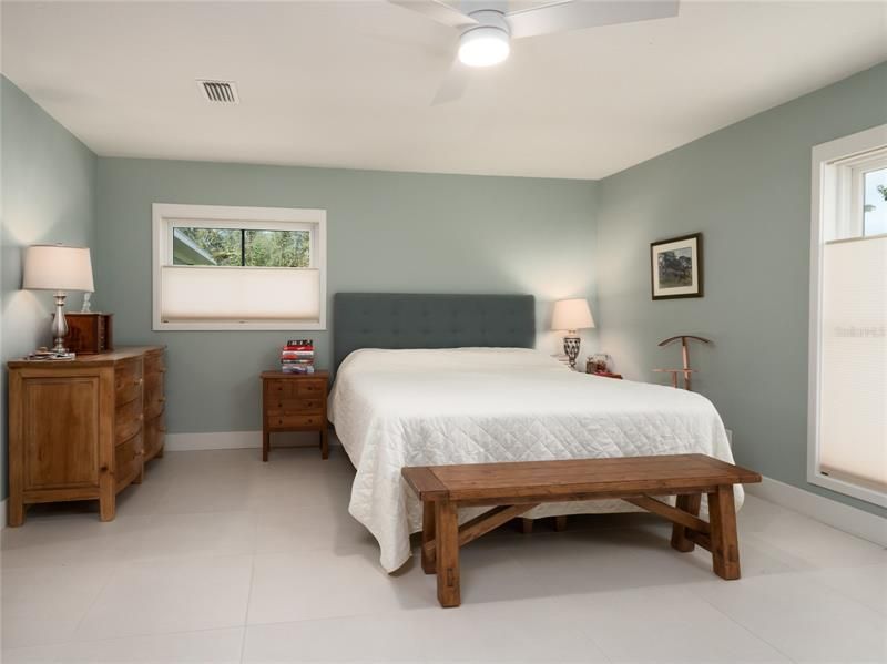 Recently Sold: $1,600,000 (3 beds, 2 baths, 2325 Square Feet)