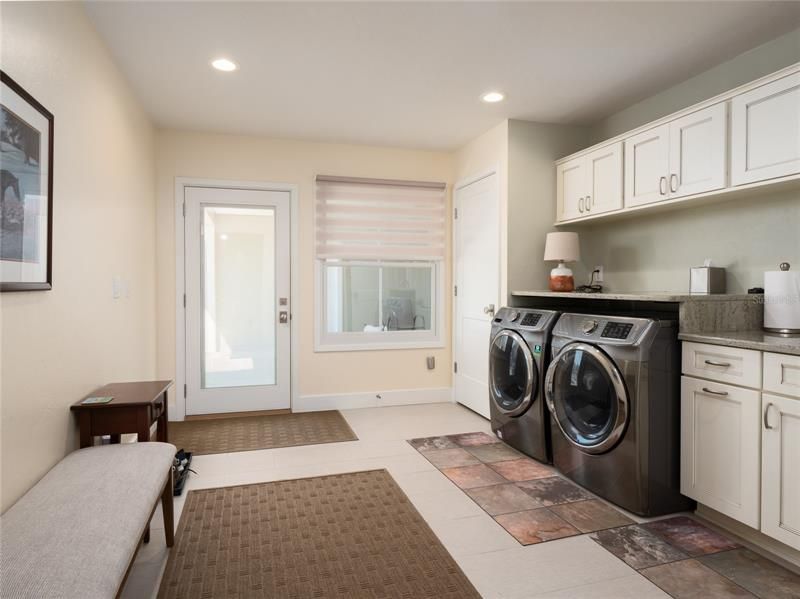 Recently Sold: $1,600,000 (3 beds, 2 baths, 2325 Square Feet)