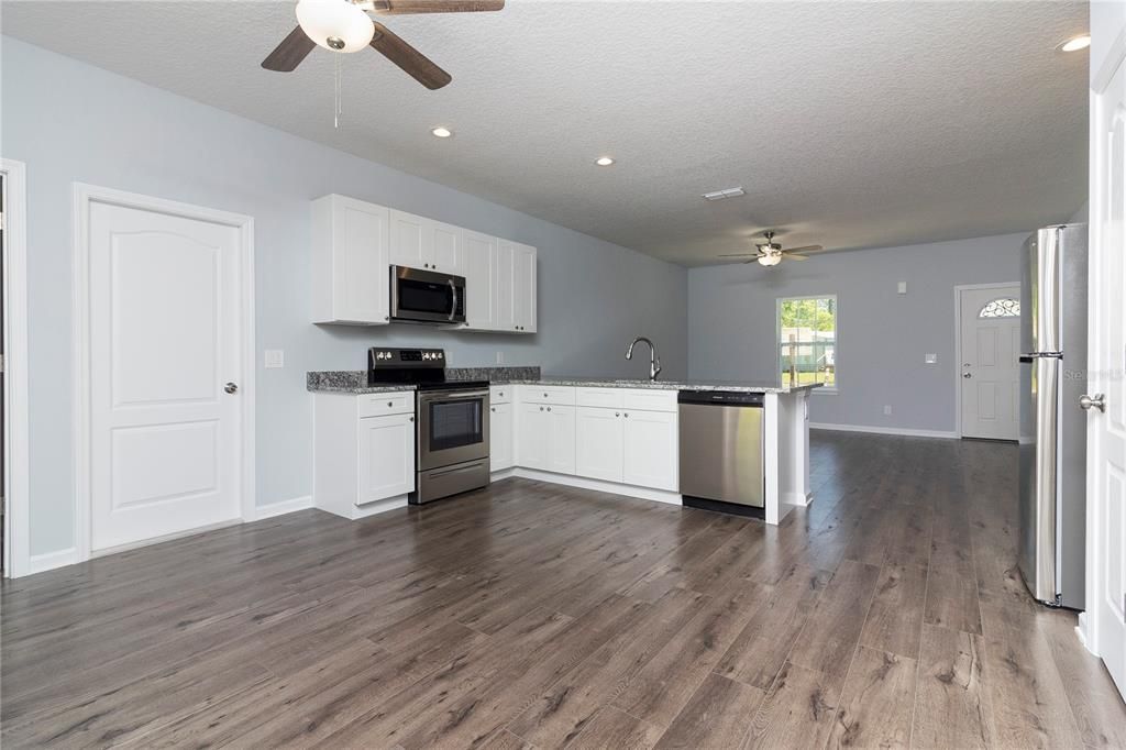 Recently Sold: $325,000 (3 beds, 2 baths, 1206 Square Feet)