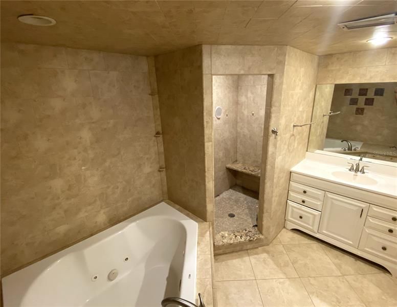 最近售出: $325,000 (3 贝兹, 2 浴室, 1452 平方英尺)