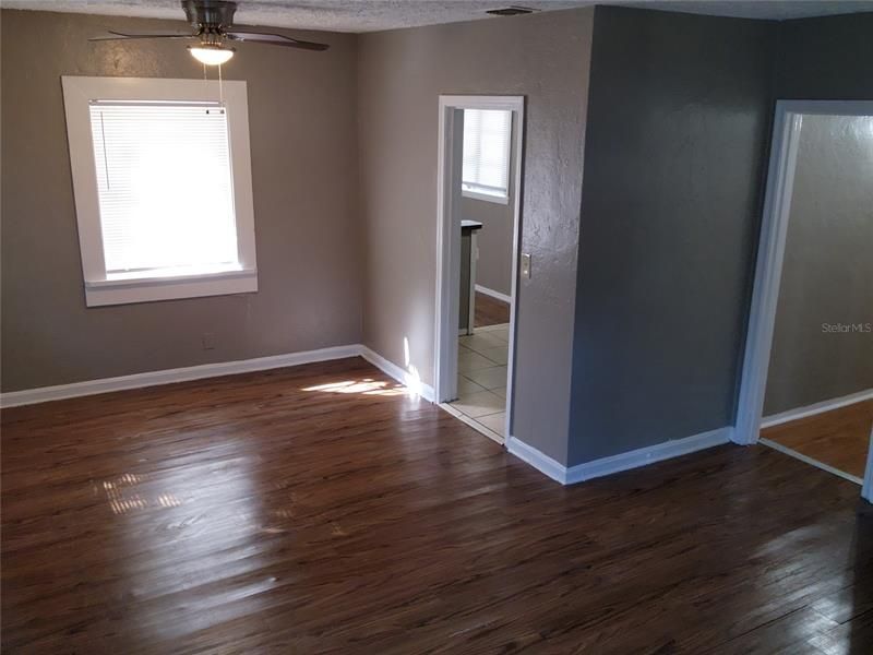 Recently Rented: $999 (3 beds, 1 baths, 1005 Square Feet)