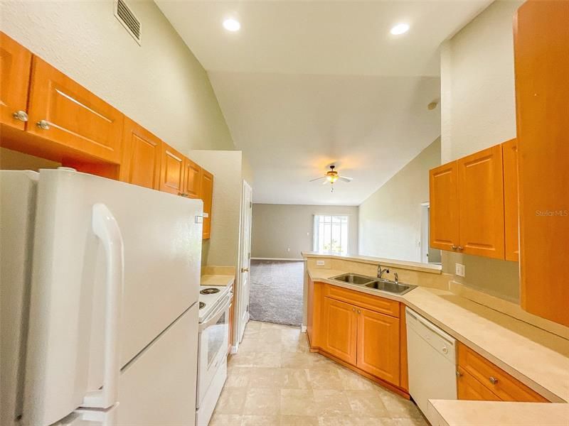 Recently Rented: $1,799 (3 beds, 2 baths, 1724 Square Feet)