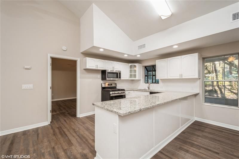 Recently Sold: $320,000 (2 beds, 2 baths, 1320 Square Feet)
