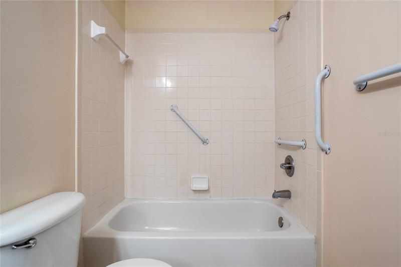 最近售出: $219,000 (3 贝兹, 2 浴室, 1307 平方英尺)