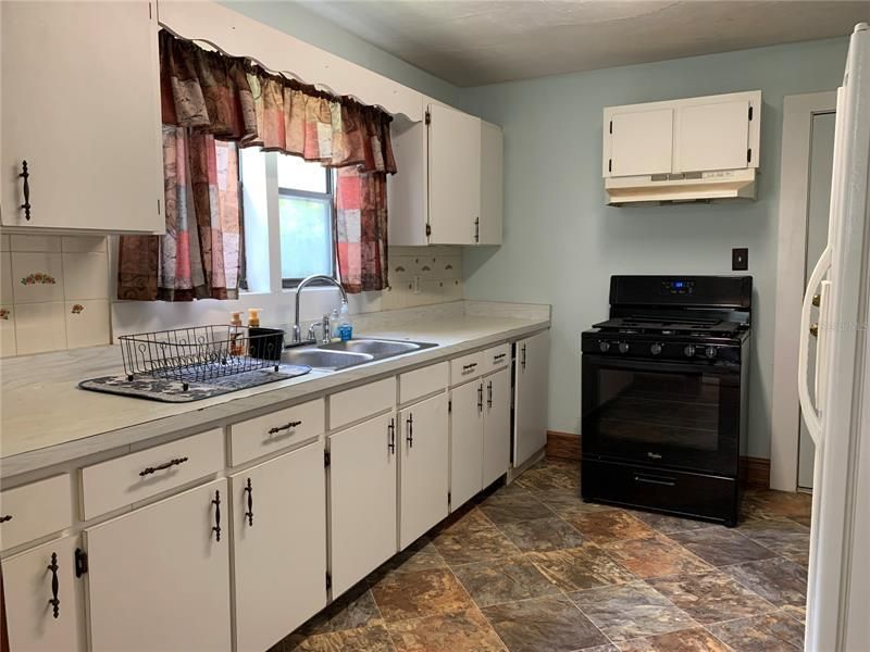 Recently Sold: $132,500 (2 beds, 1 baths, 920 Square Feet)