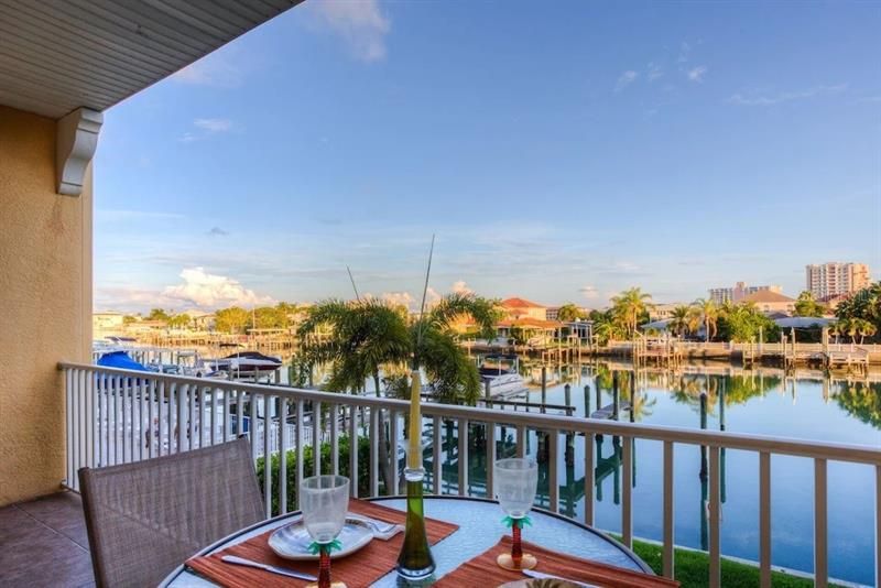 Recently Sold: $1,650,000 (3 beds, 3 baths, 2241 Square Feet)