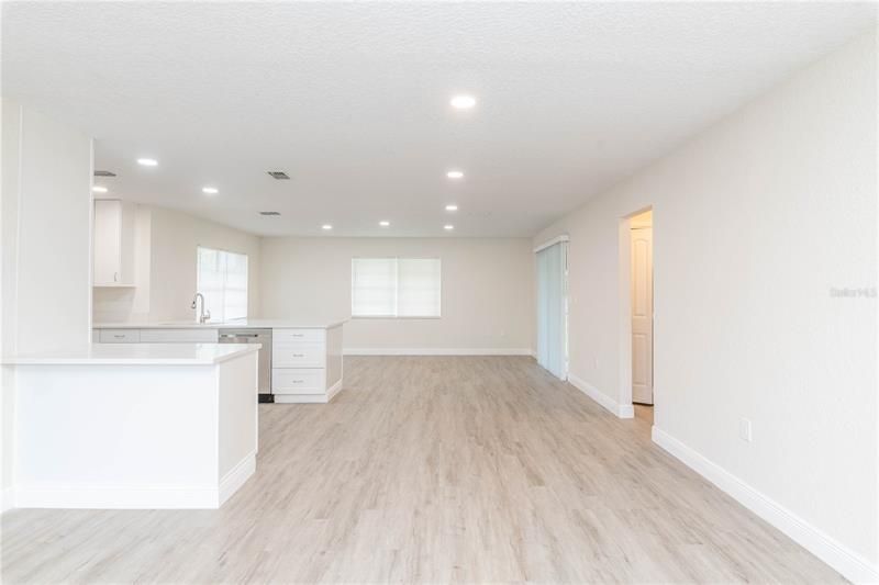 Recently Sold: $274,500 (2 beds, 2 baths, 1398 Square Feet)
