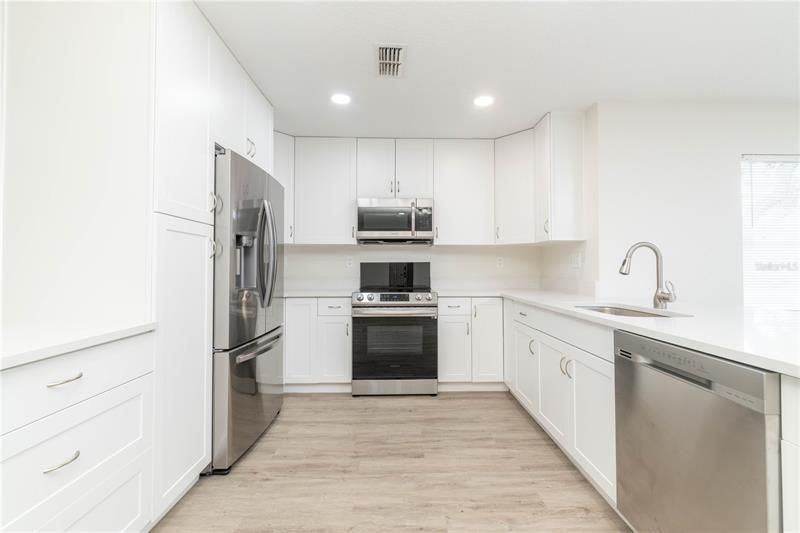 Recently Sold: $274,500 (2 beds, 2 baths, 1398 Square Feet)