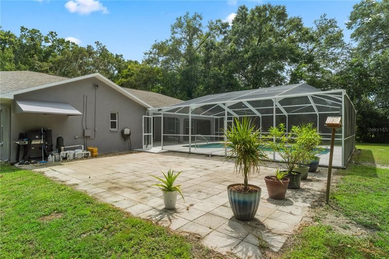 Recently Sold: $550,000 (3 beds, 2 baths, 1963 Square Feet)