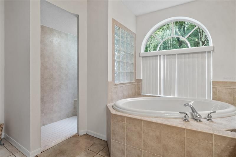 最近售出: $550,000 (3 贝兹, 2 浴室, 1963 平方英尺)