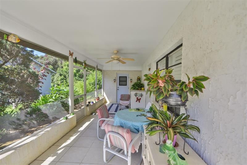 Recently Sold: $225,000 (2 beds, 2 baths, 1008 Square Feet)