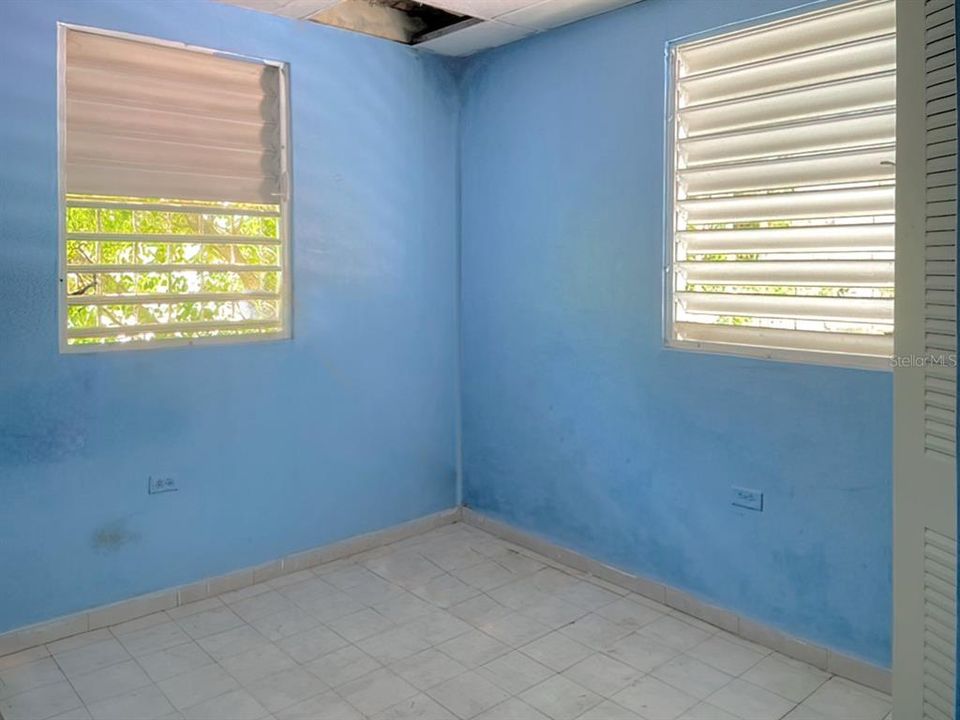 Vendido Recientemente: $96,000 (6 camas, 3 baños, 1500 Pies cuadrados)