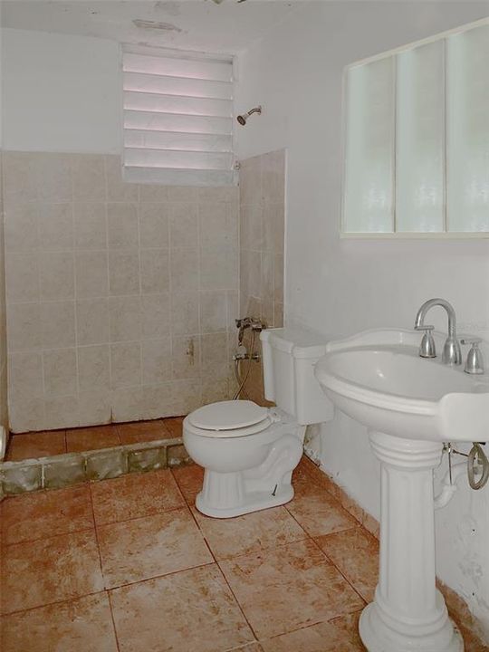 Vendido Recientemente: $96,000 (6 camas, 3 baños, 1500 Pies cuadrados)