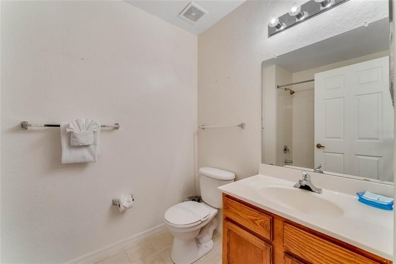 最近售出: $290,000 (3 贝兹, 2 浴室, 1296 平方英尺)