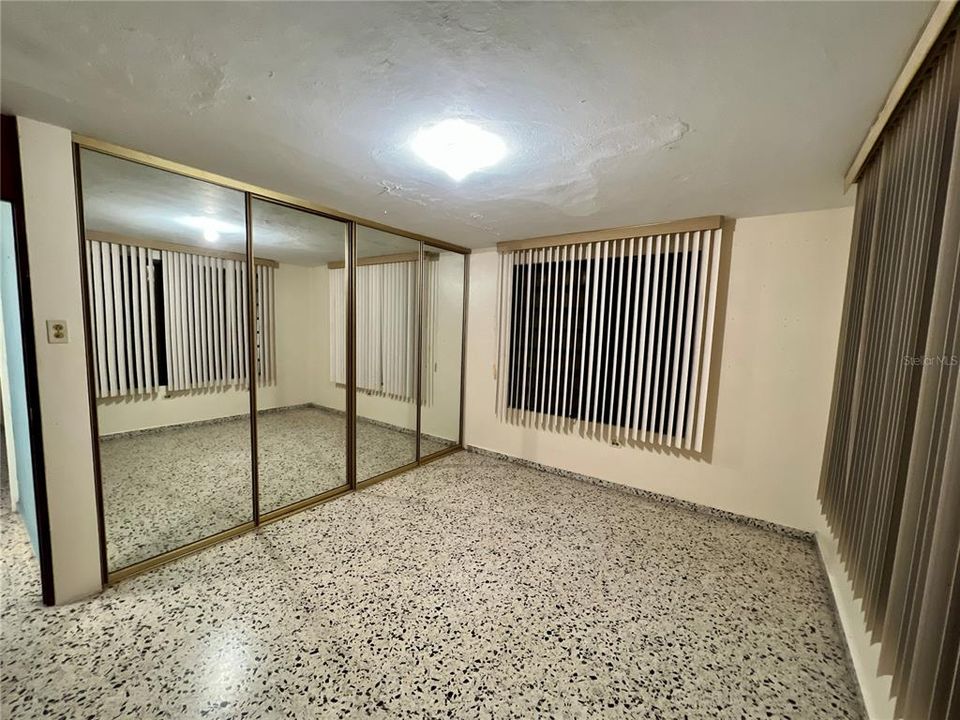 Vendido Recientemente: $165,000 (4 camas, 2 baños, 1832 Pies cuadrados)