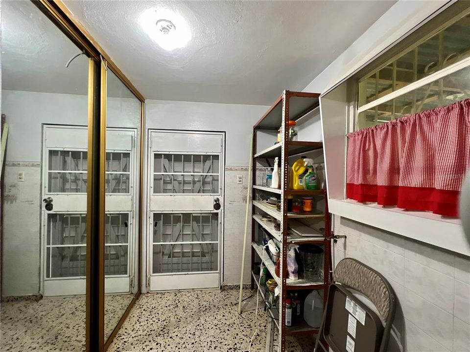 Vendido Recientemente: $165,000 (4 camas, 2 baños, 1832 Pies cuadrados)