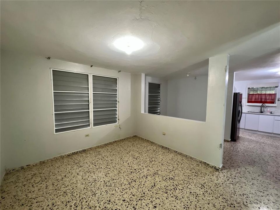 Vendido Recientemente: $165,000 (4 camas, 2 baños, 1832 Pies cuadrados)