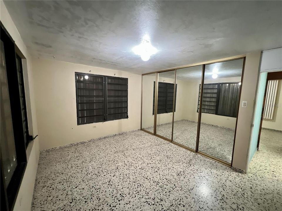 Vendido Recientemente: $165,000 (4 camas, 2 baños, 1832 Pies cuadrados)