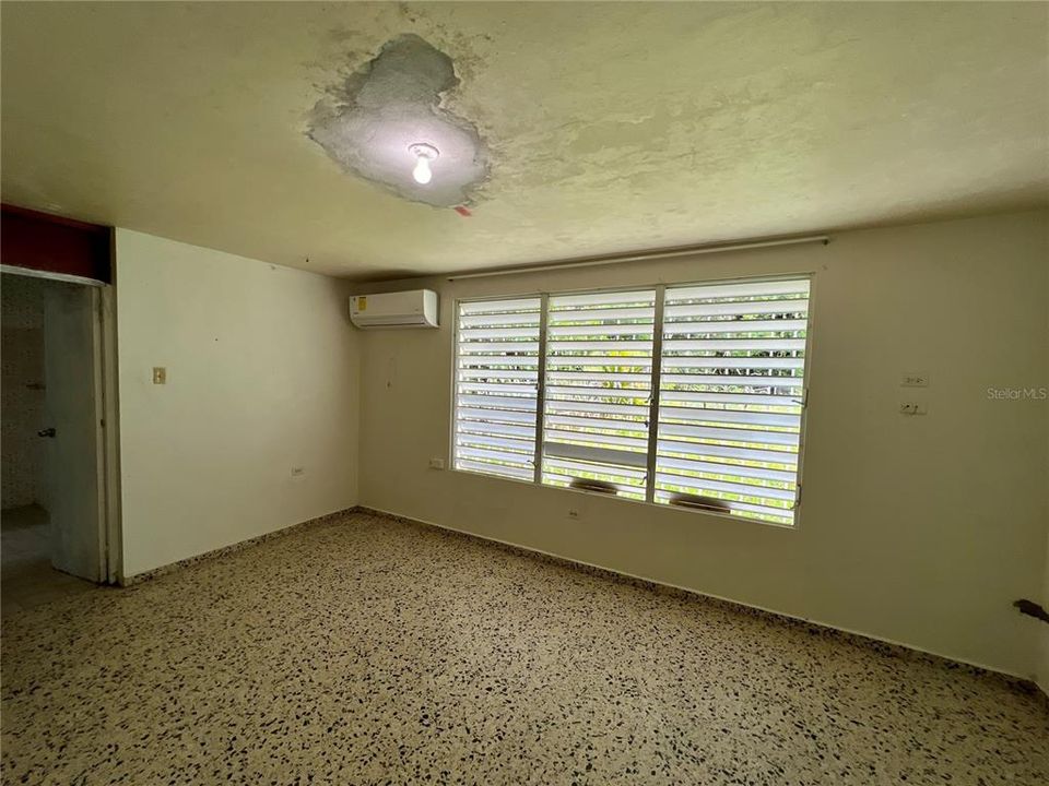 Vendido Recientemente: $165,000 (4 camas, 2 baños, 1832 Pies cuadrados)