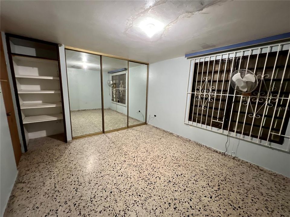 Vendido Recientemente: $165,000 (4 camas, 2 baños, 1832 Pies cuadrados)