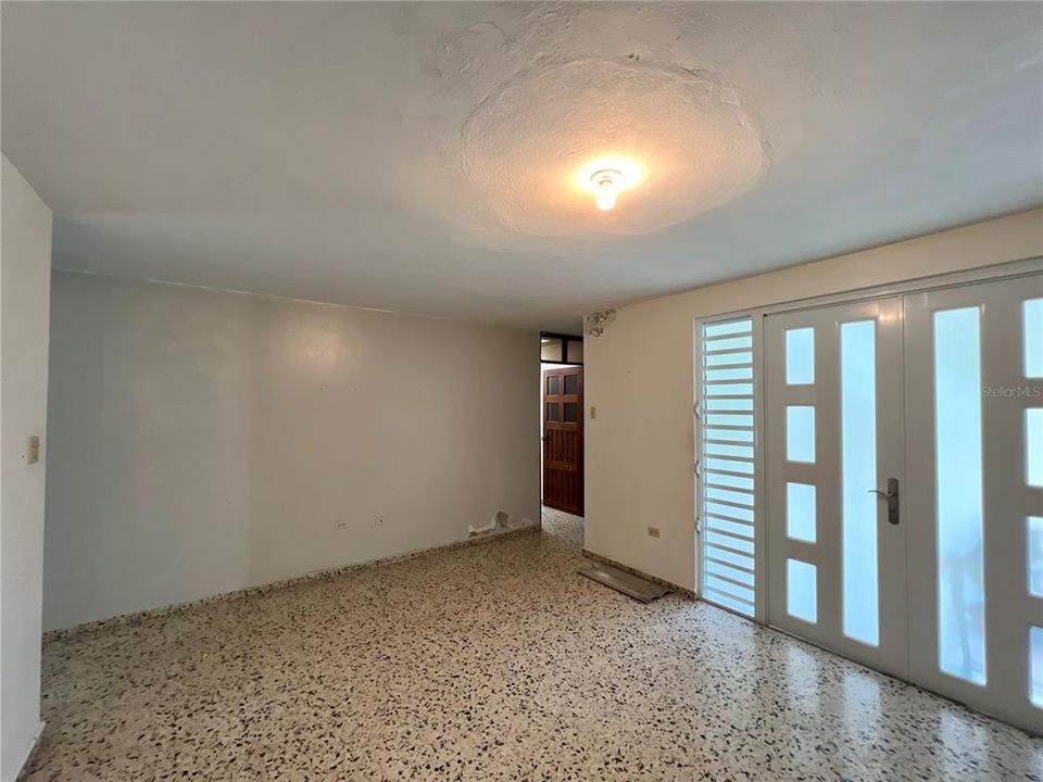 Vendido Recientemente: $165,000 (4 camas, 2 baños, 1832 Pies cuadrados)